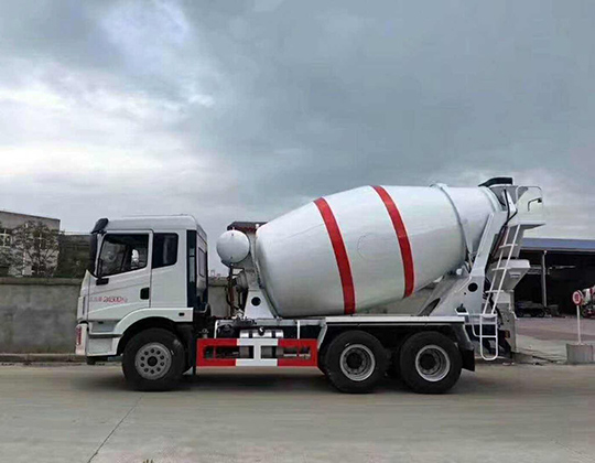 Camión de concreto pequeño