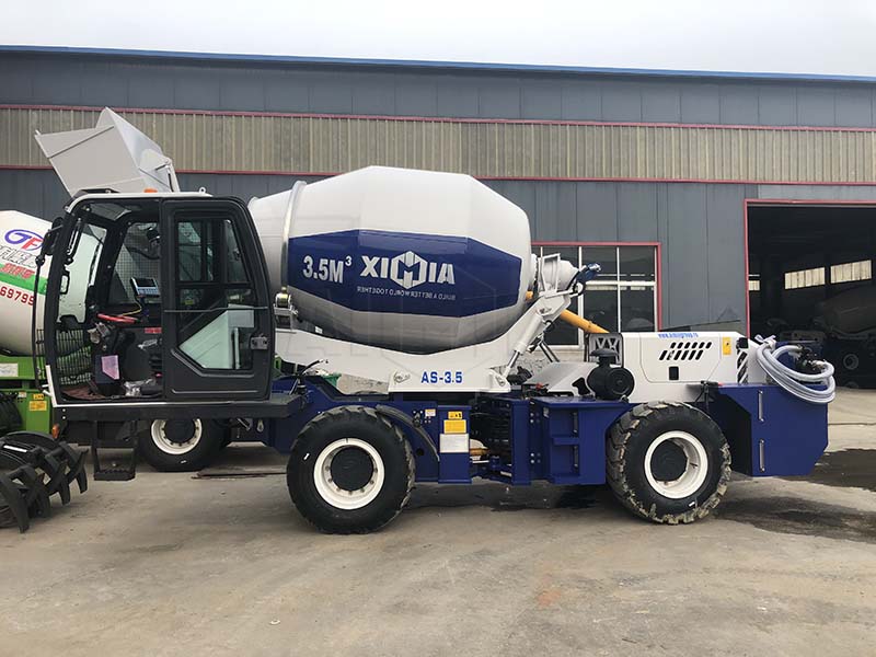 Hormigonera Autocargable En La Fábrica