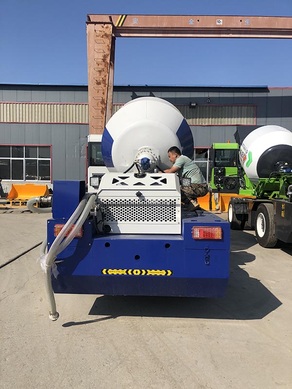 AIMIX Hormigonera Autocargable Con Estructura Compacta