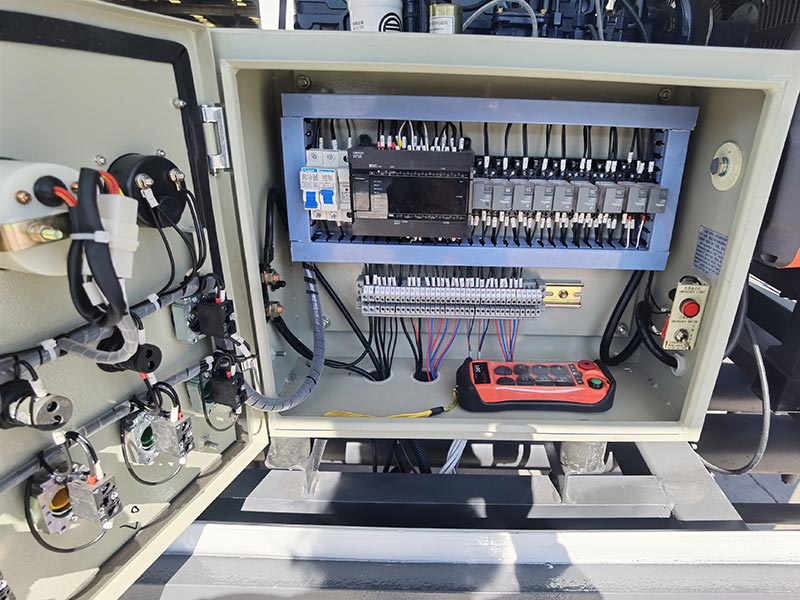 Caja Eléctrica y Control Remoto