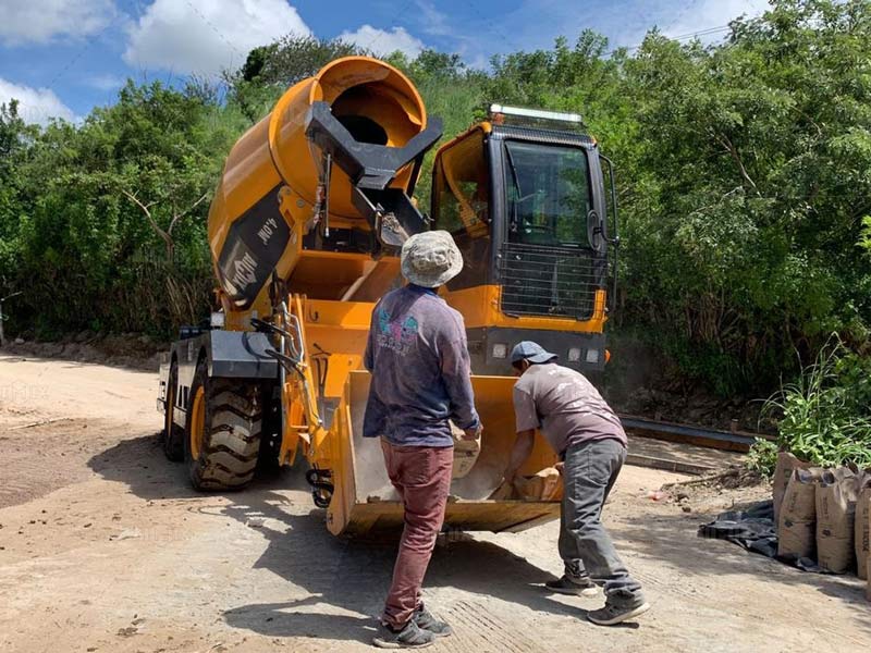 Dos Autohormigoneras para el Cliente de Guatemala