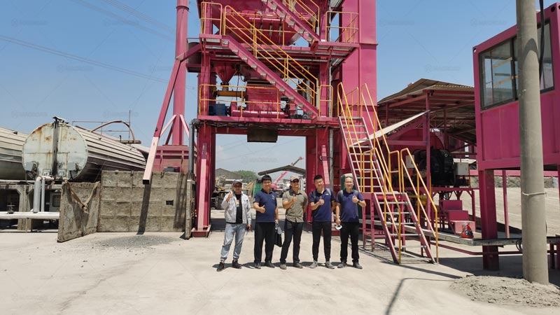 Macroad Equipo de Servicio en Indonesia para la Planta de Asfalto