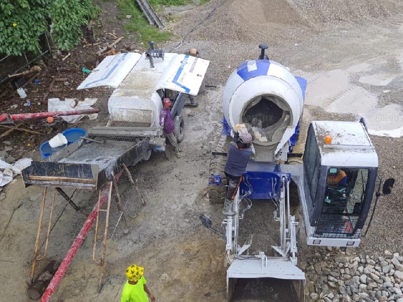 Autohormigonera y Bomba Estacionaria de Concreto