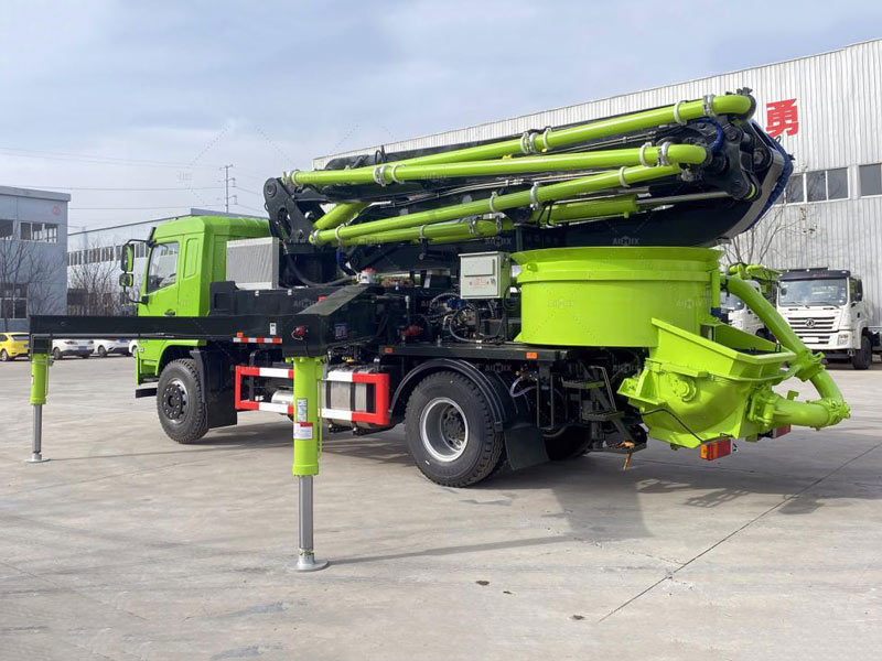 Bomba de Concreto Portátil sobre Camión con Hormigonera