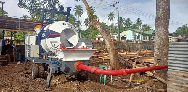 AIMIX Bomba con Mezcladora en el Sitio de Construcción