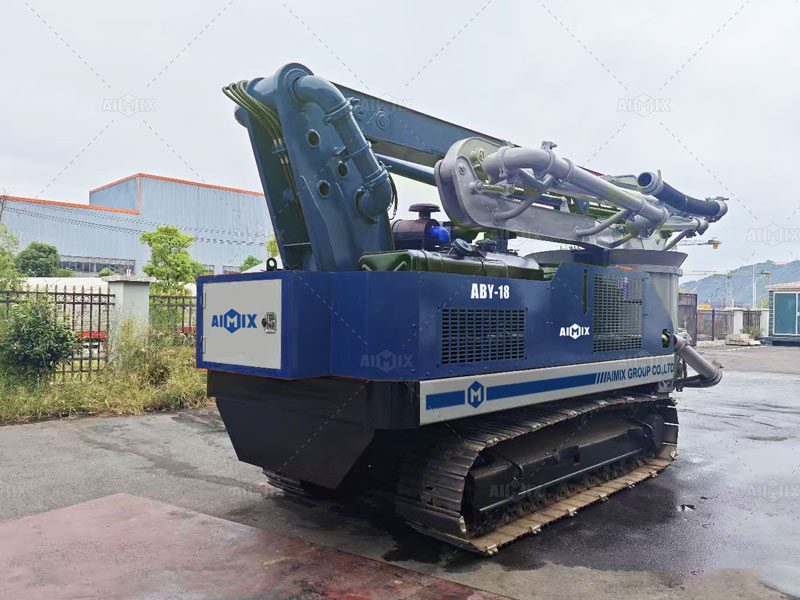 Bomba de Hormigón tipo Pluma sobre Orugas