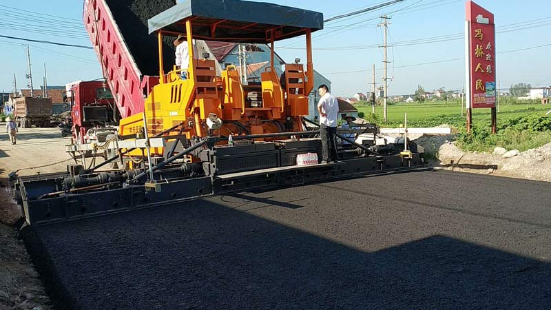 Máquina Pavimentadora de Asfalto