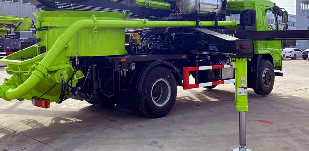 Auto Bomba de Concreto sobre Camión Fuerte