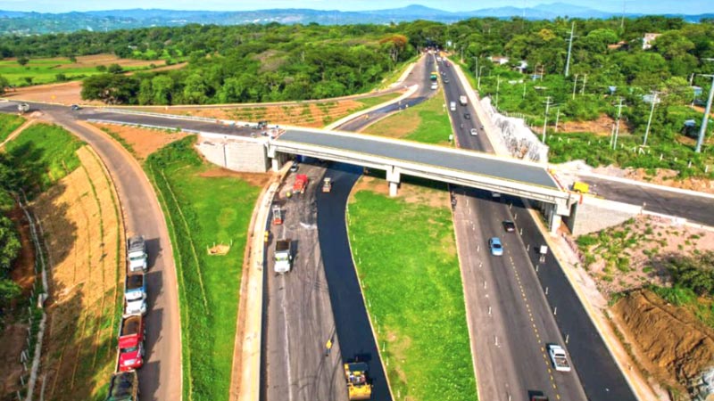 Construcción del Puente en el Salvador