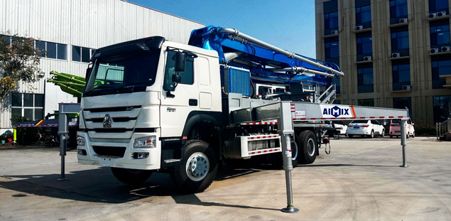 Bomba Pluma de Concreto con Hormigonera para la Construcción de Viviendas Rurales en Jamaica