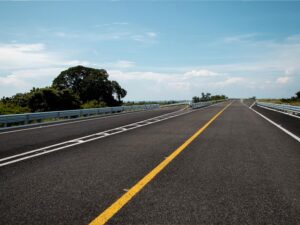 Soluciones Completas de Equipos para Construcción de Carreteras y Puentes en América Latina