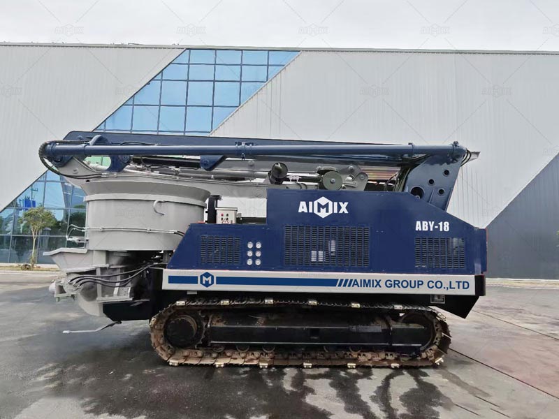 AIMIX Bomba Pluma con Mezcladora sobre Orugas