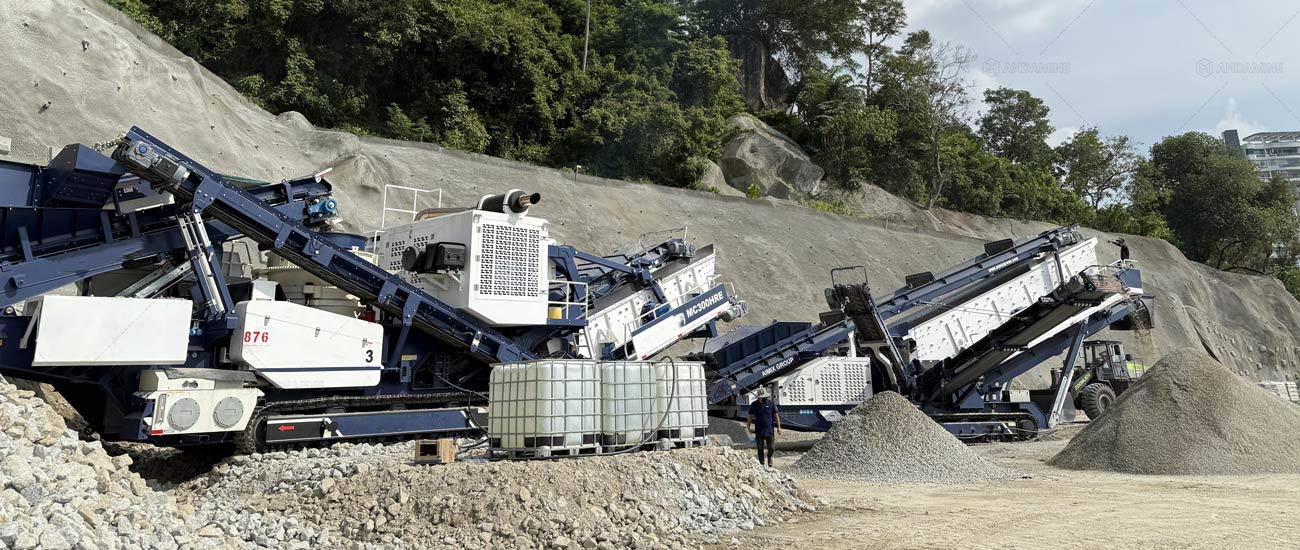 Nueve Trituradoras de Piedra Móviles sobre Orugas con Trituradora de Cono en Malasia para Construcción de Carreteras