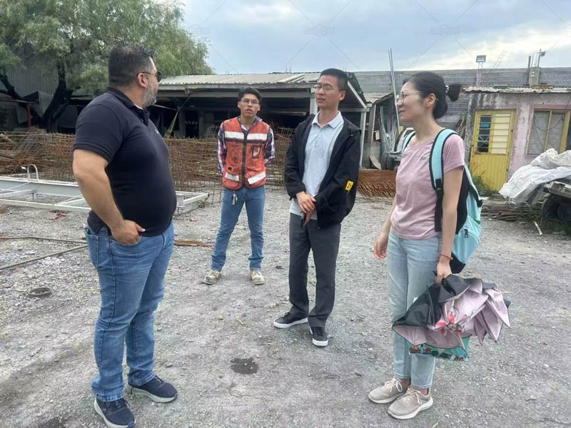 Nuestros Ingenieros y Gestores de AIMIX en Comunicación con el Cliente