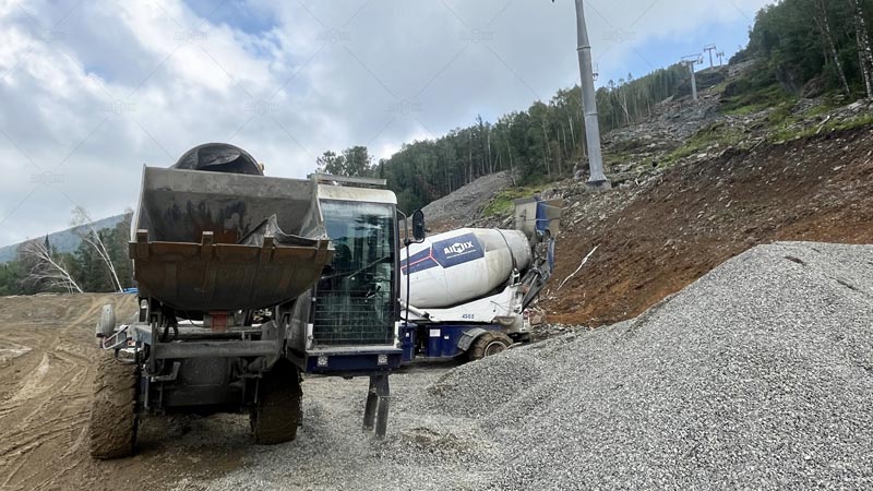 AIMIX Hormigonera Autocargante para el Proyecto en Zona Montañosa