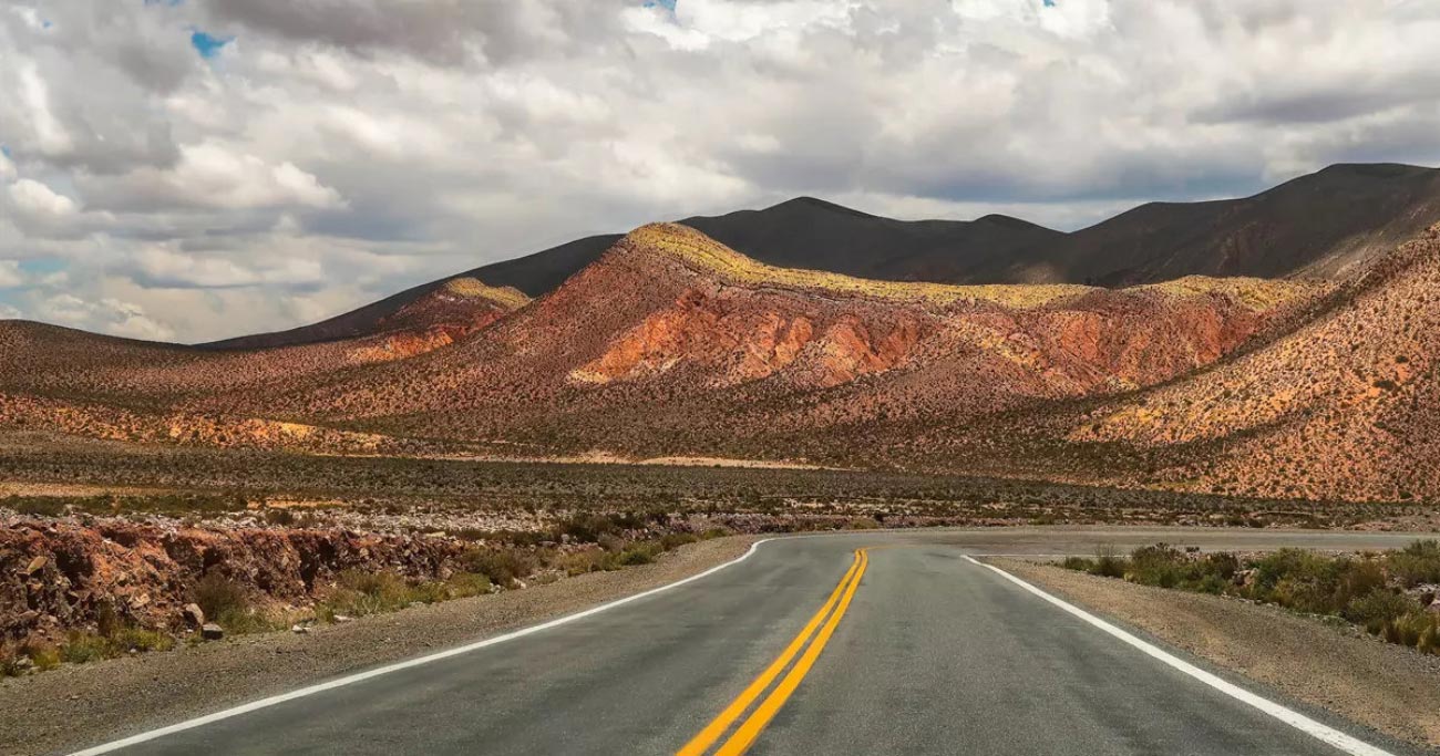 Carreteras Secundarias y Terciarias en Latinoamérica, Conectando Zonas Agrícolas y Mineras con Centros de Consumo