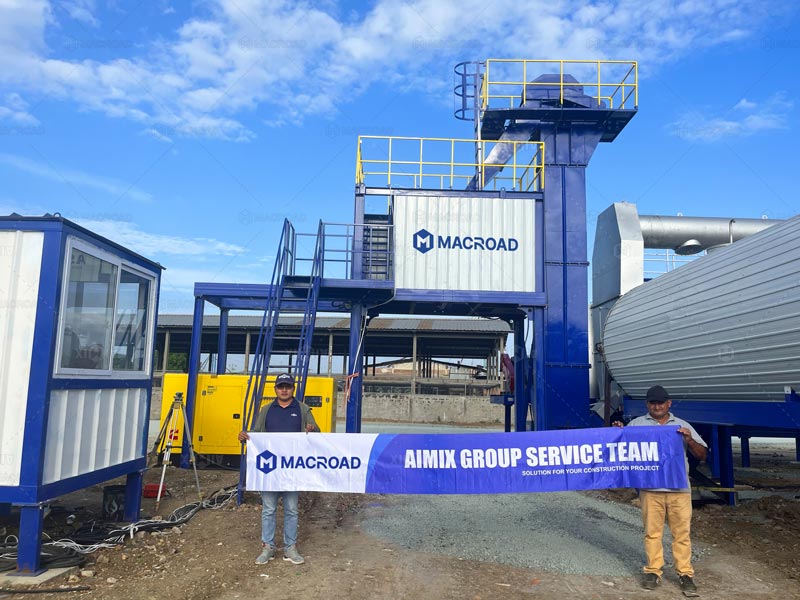 Macroad Planta de Asfalto Continua y Nuestro Ingeniero en Ecuador, Capacidad de 100 Toneladas por Hora, para Proyectos Viales Urbanos