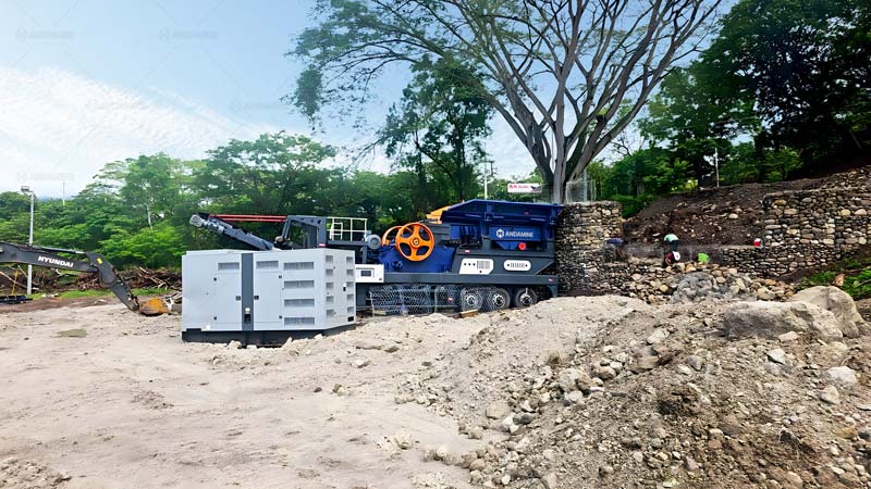 Las trituradoras de mandíbulas móviles Andamine se utilizan para la trituración primaria de guijarros de río.