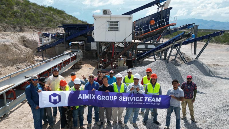 Equipo de servicio posventa de Andamine en la planta chancadora móvil en México.