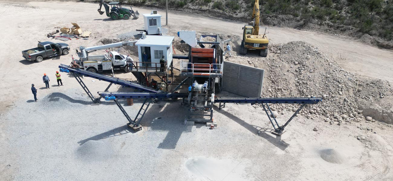 Una planta chancadora de piedra móvil se utiliza para la producción de agregados en México, donde el cliente utiliza el equipo para suministrar agregados de construcción a constructoras en Estados Unidos.