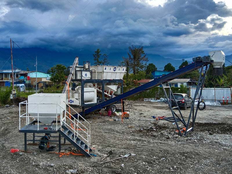 La Planta Móvil de Hormigón Compacta AJSY40, utilizada en proyectos de construcción de carreteras, se instaló y puso en funcionamiento en Indonesia.