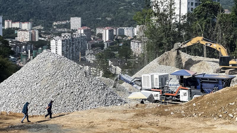 Las plantas móviles de trituración sobre orugas se utilizan para producir áridos para la construcción y pueden generar áridos de diversos tamaños.