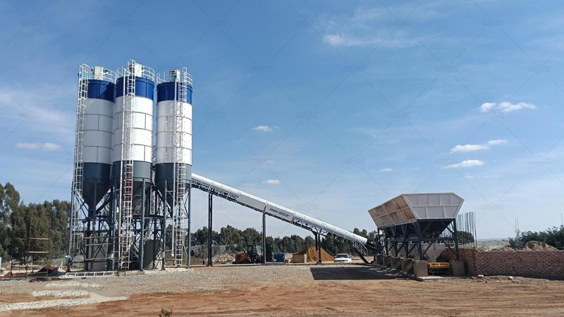 Las plantas dosificadoras de hormigón estacionarias de AIMIX se instalan en una ubicación fija para suministrar hormigón premezclado a proyectos de construcción a largo plazo.