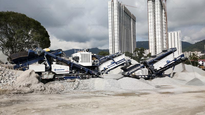 Las chancadoras móviles sobre orugas se pueden utilizar para operaciones de trituración en el terreno accidentado de los Andes peruanos.