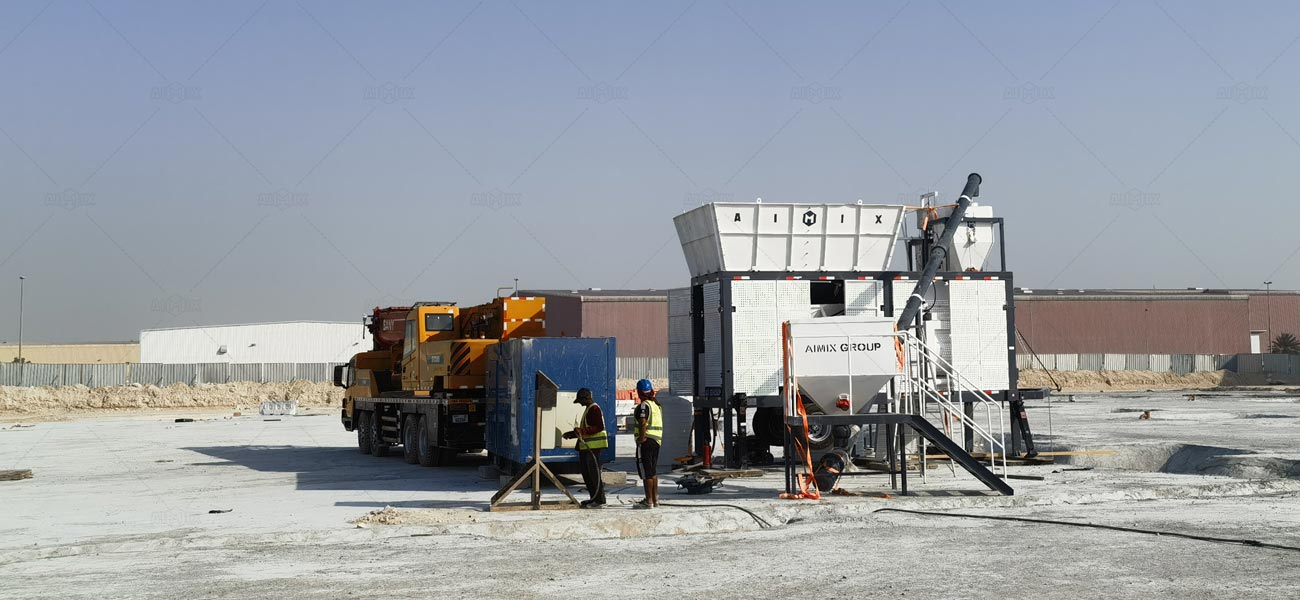 Planta de concreto pequeña AIMIX instalada en una obra para producción en sitio