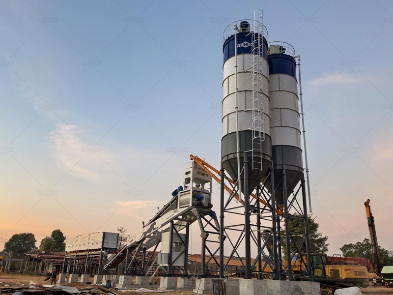 Planta de hormigón de instalación rápida AJQ70 de AIMIX en Laos, diseño modular de 70 m³/h para reducir tiempo de despliegue en obras con cronogramas ajustados.