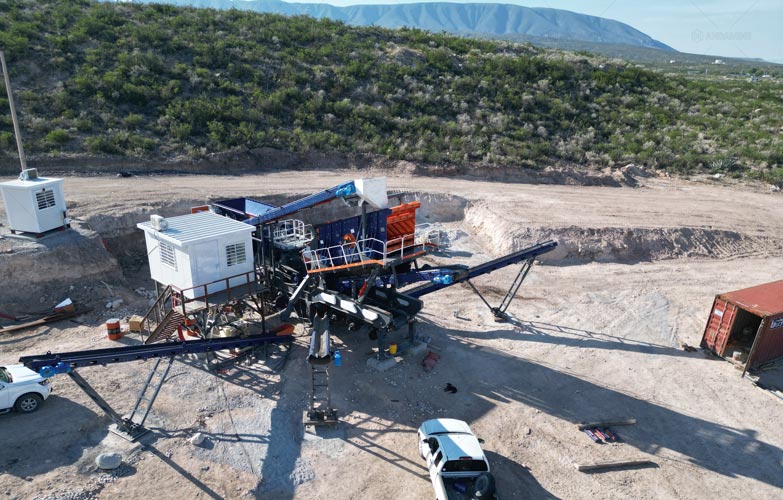 Planta móvil de trituración APY4-57110C-S3 en proyecto de construcción vial, produciendo balasto y sub-base para carreteras y vías férreas
