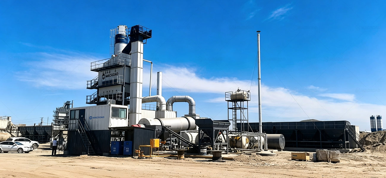 Planta de asfalto discontinua ALQ160 de Macroad en obra de pavimentación en Uzbekistán, demostrando confiabilidad y cumplimiento de plazos en proyectos viales de alta exigencia.