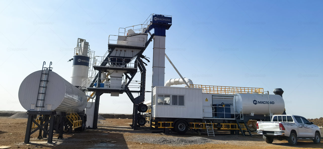 Despliegue extremo y puesta en marcha rápida de planta de asfalto discontinua ALYQ100 de Macroad en Sudán, completando montaje mecánico en menos de 3 días para proyectos prioritarios.