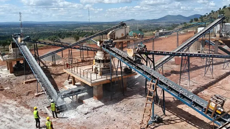 Planta trituradora de minera estacionaria con estructura de concreto para procesamiento continuo superior a 500 t/h