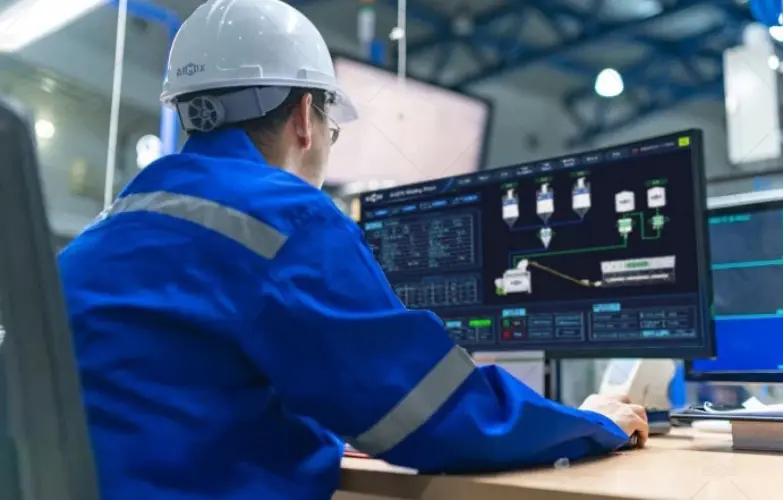 Panel PLC con interfaz Zero-Learning para planta de concreto