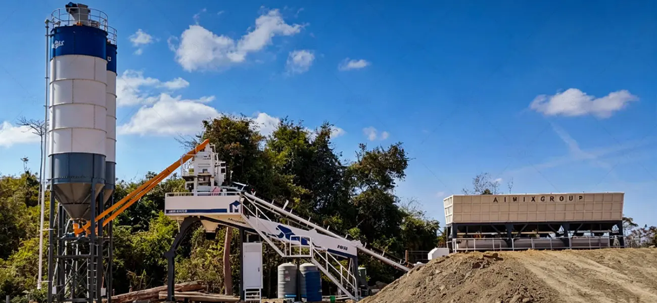 Planta de concreto AJQ70 en producción activa para obra en Laos