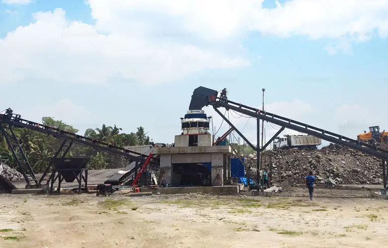 Las trituradoras de cono en una planta trituradora minería se utilizan para el control del tamaño de partícula en la trituración secundaria y terciaria.